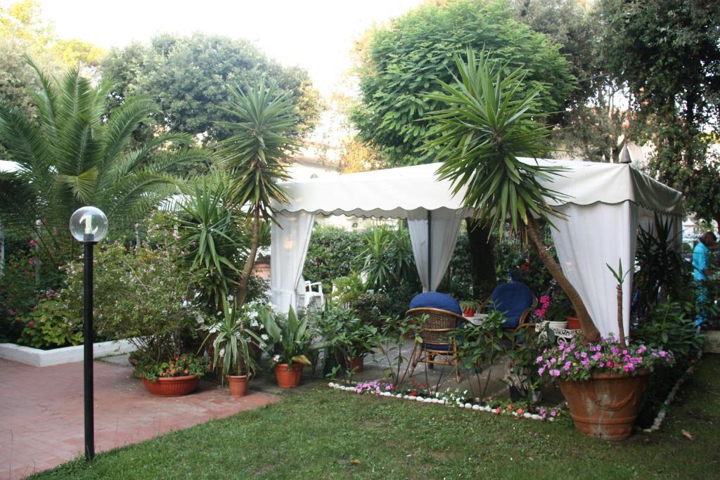 Hotel Villa Rona Forte dei Marmi Extérieur photo